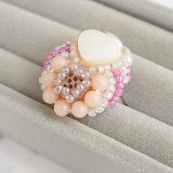 おゃべりな指輪7 フリーサイズ　ビーズ刺繍のリング　シェル　ホワイト　ピンクの画像