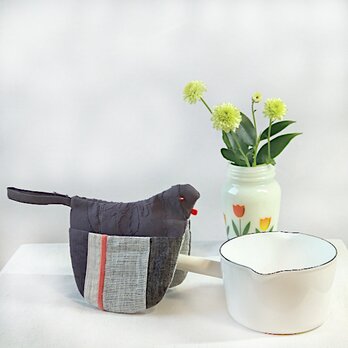 ほっこりするリメイク鳥さんオーブンミット(染色布のパターンmixがおしゃれな鳥さん鍋つかみ)の画像
