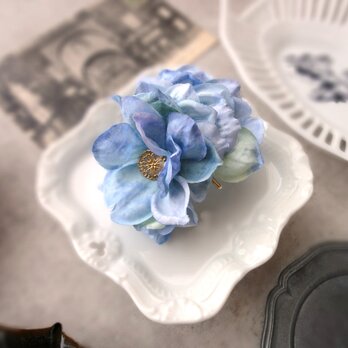 花びらのポニーフック ■ ライラックのふんわりシルエット ■ ライトブルーの画像