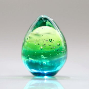 ガラスの雫の小さなオブジェ 「新緑の風に」の画像