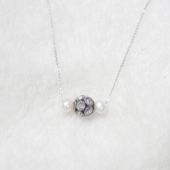 6.5ｍｍの本真珠（淡水パール）のネックレスとケースのセット（ナチュラルカラー、ホワイト、ラインストーン、シルバー色）の画像