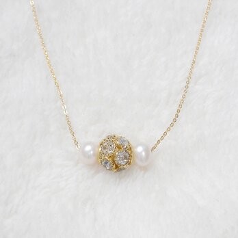 6.5ｍｍの本真珠（淡水パール）のネックレスとケースのセット（ナチュラルカラー、ホワイト、ラインストーン、ゴールド色）の画像