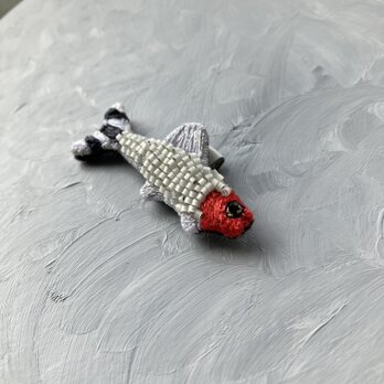 熱帯魚　"ラミーノーズテトラ"刺繍ビーズブローチの画像