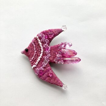 草木染め糸を使った"pink pink bird"刺繍鳥ブローチの画像