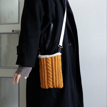 【肩掛け紐バージョン】ケーブル編みの長方形ポーチ（オレンジ）の画像