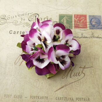 purple pansy corsageの画像