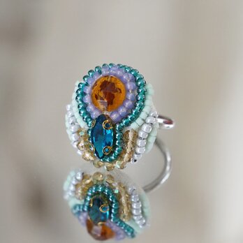 おしゃべりな指輪39　フリーサイズ　ビーズ刺繍のリング　まる　ビジュー　ブラウン　パープル　グリーン　マルチカラーの画像