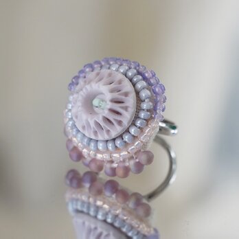 おしゃべりな指輪　52　フリーサイズ　ビーズ刺繍のリング　まる　パープル　パステル　マルチカラーの画像