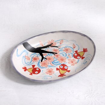 桜と金魚絵のオーバルプレート（レッド）の画像