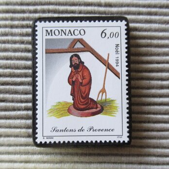 モナコ　人形切手ブローチ 8527の画像