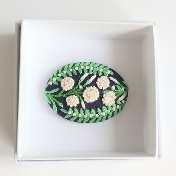 草花の刺繍ブローチ(botanical）の画像