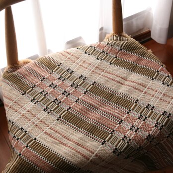北欧手織りの敷物またはひざかけ（ピンクブラウン）の画像