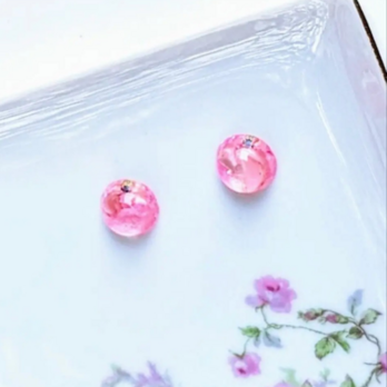 ピンク螺鈿のカボションピアスイヤリング【1669】の画像