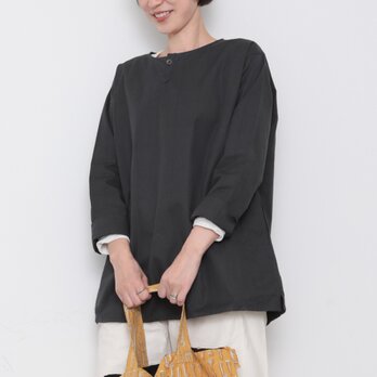 Gender-free tops / charcoal checked pattern