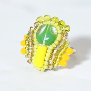 おしゃべりな指輪　56　フリーサイズ　ビーズ刺繍のリング　まる　グリーン　イエロー　カラフル　ビタミンカラーの画像