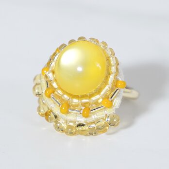 おしゃべりな指輪　58　フリーサイズ　ビーズ刺繍のリング　まる　イエロー　ビタミンカラーの画像