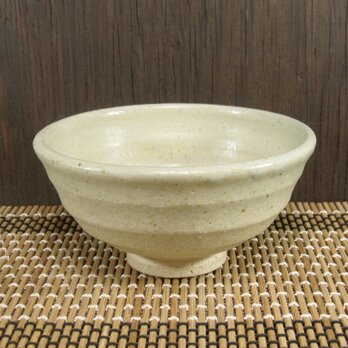 陶器 ご飯茶碗（やや大）還元藁白【230309】の画像