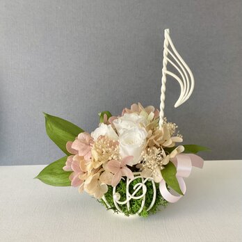 音符の花カゴ　ホワイト　ピンクリボン