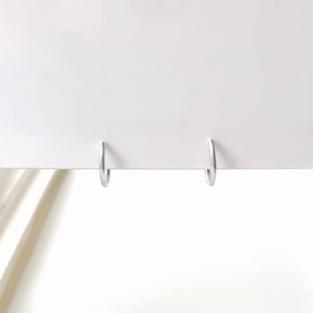 〈痛くない〉〈挟めるだけ〉～2Way～シルバーシンプルリングイヤリング・イヤーカフ(直径約10㎜、太さ約1㎜)(調節可能)の画像