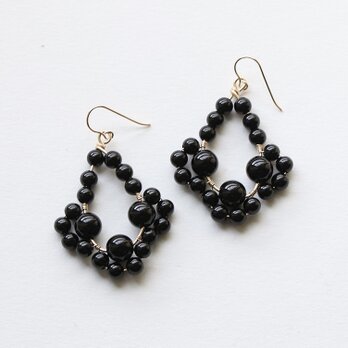 オニキスの揺れるピアス｜上品ブラックアクセサリー 14Kgf イヤリング対応｜ Graceful Lace