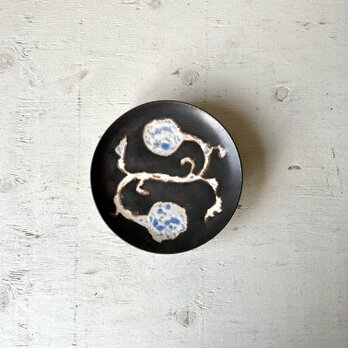 黒釉果実紋皿の画像
