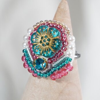 おしゃべりな指輪　71　フリーサイズ　ビーズ刺繍のリング　フラワー　ブルー　ピンク　マルチカラーの画像