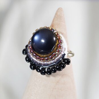 おしゃべりな指輪　79　フリーサイズ　ビーズ刺繍のリング　ブラック　ダークの画像