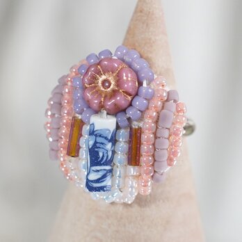おしゃべりな指輪　80　フリーサイズ　ビーズ刺繍のリング　フラワー　ピンク　ブルー　マルチカラーの画像