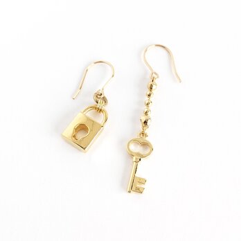 14kgfピアス[Key and lock/Gold]の画像