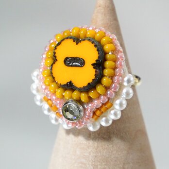 おしゃべりな指輪　90 フリーサイズ　ビーズ刺繍のリング　花　オレンジ　カラフルの画像