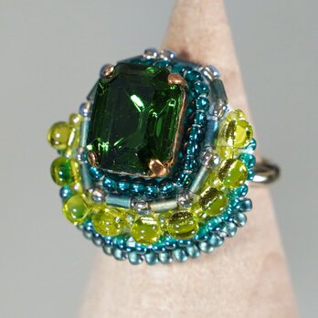 おしゃべりな指輪93 フリーサイズ　ビーズ刺繍のリング　グリーンの画像