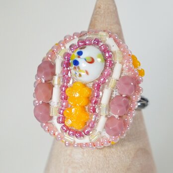 おしゃべりな指輪98 フリーサイズ　ビーズ刺繍のリング　ピンク　マルチカラーの画像
