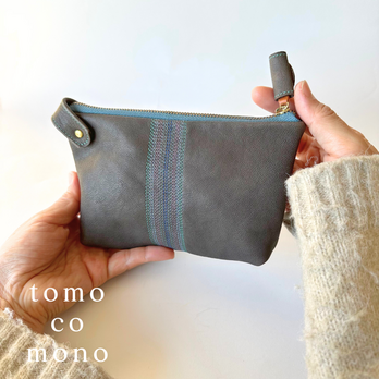 刺繍ポーチ『BLUEステッチ』エメラルド（ヤギ革）