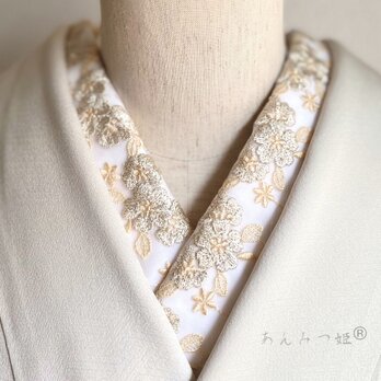 洗える刺繍半衿 金のお花の画像
