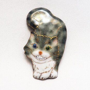 「不思議の国のアリス」立つチェシャ猫（2020-C）の七宝焼ブローチ【受注制作】の画像