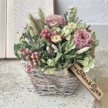 【ラスト１点】キュートな花籠〜母の日の贈り物〜の画像