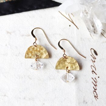 真鍮の半月とハーキマーダイヤモンドのピアス