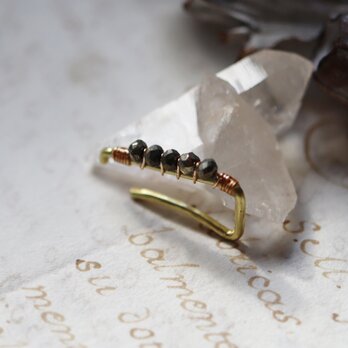 パイライトのイヤーカフ（インダストリアル風）