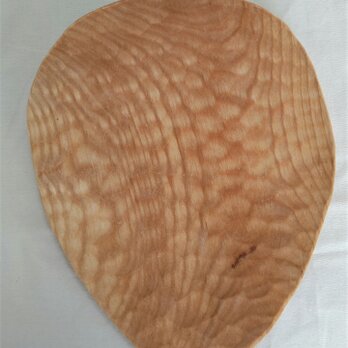 いちごの形のお皿〈彫り・ミズメザクラ〉の画像
