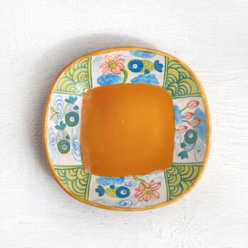 水連と青い金魚の色絵四角皿（オレンジ釉）の画像