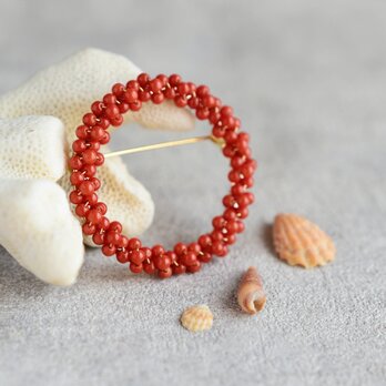 【ブローチ・中サイズ】天然色の本赤珊瑚 リース・還暦祝いにもの画像
