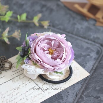 モーブピンクの薔薇のヘアゴム　お花　ヘアゴム　薔薇　バラ　ヘアゴム　パール　髪飾り　ビジュー　アジサイの画像