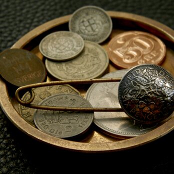 ＃B32 UK Coin Broochの画像