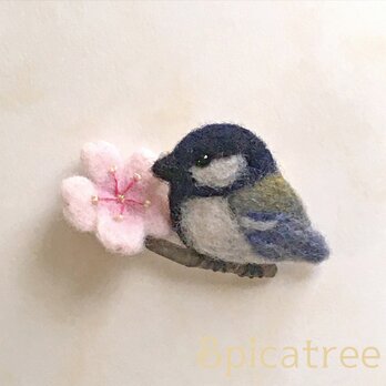 「桜とシジュウカラ」羊毛ブローチの画像