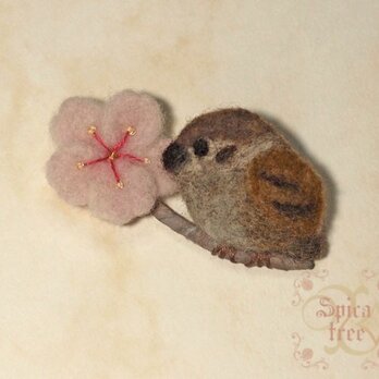 羊毛ブローチ「桜とすずめ」の画像