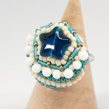 おしゃべりな指輪118 フリーサイズ　ビーズ刺繍のリング　ブルー　おおぶりの画像