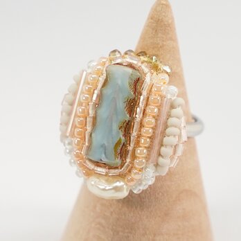 おしゃべりな指輪120 フリーサイズ　ビーズ刺繍のリング　ペールトーン　おおぶりの画像
