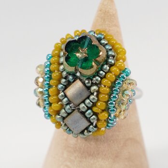 おしゃべりな指輪123 フリーサイズ　ビーズ刺繍のリング　グリーン　おおぶりの画像