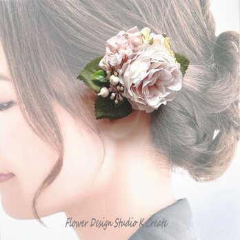 小さなピンクの薔薇のヘアクリップ　結婚式　ウェディング　お出掛け　発表会　ヘアクリップ　髪飾り　フォーマル　七五三の画像