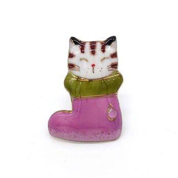 ねこ（ブーツ猫）の七宝焼ピンブローチ（ピンバッジ）【受注制作】の画像